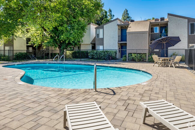 Building Photo - Alvarado Parkside Apartments