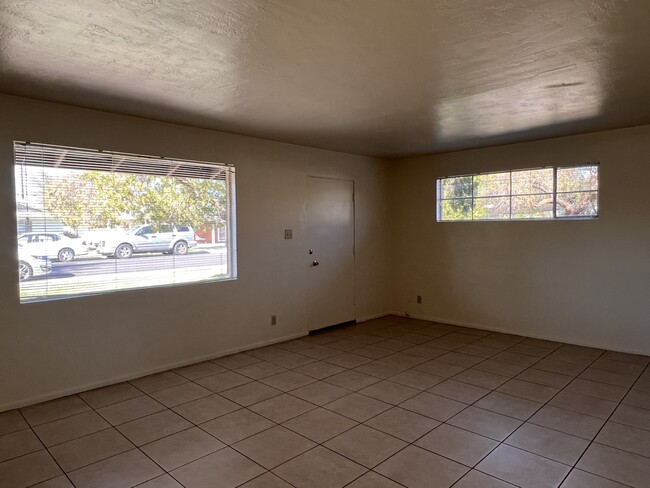 Photo - 529 W 17th Pl