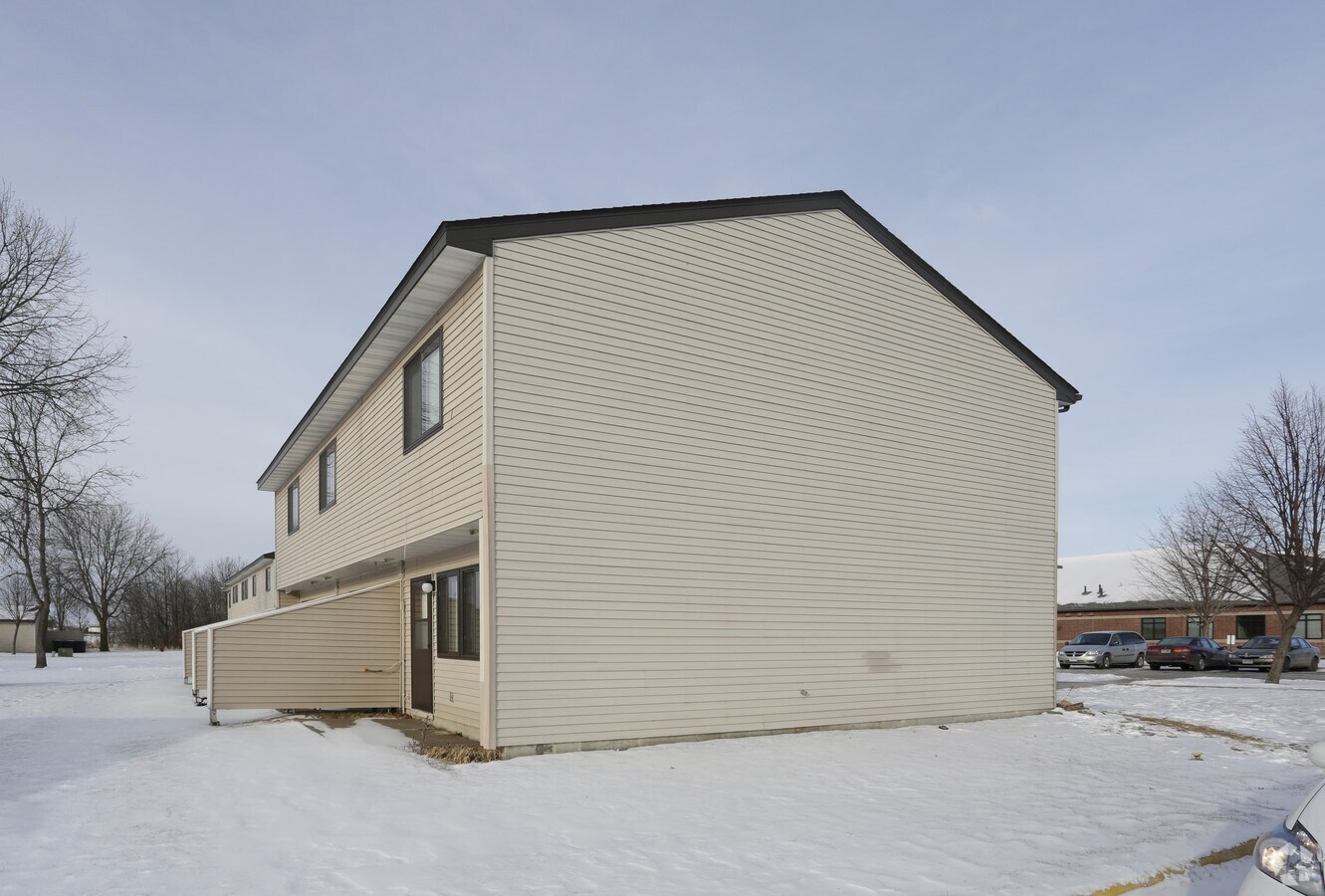 Photo - Rush Riverview Apartments