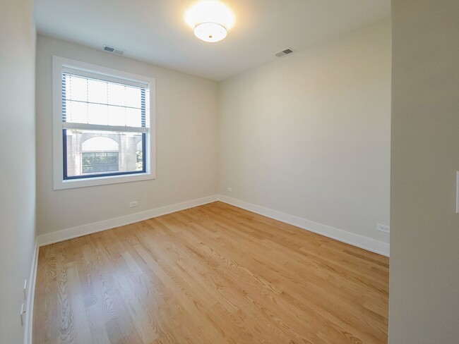 Photo - 2020 W Montrose Ave Apartments Unit 3A