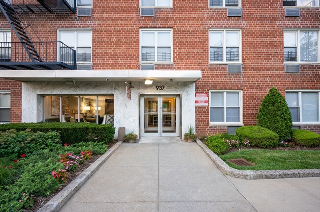 Silver Lake Apartments