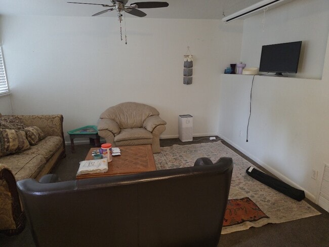 Photo - 586 W 1975 N