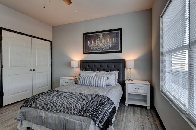 Photo - 5614 W 32nd St