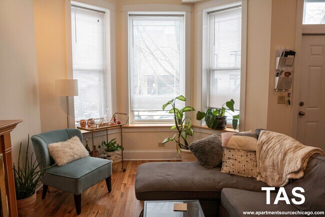 Photo - 1935 N Wood St Unit 2