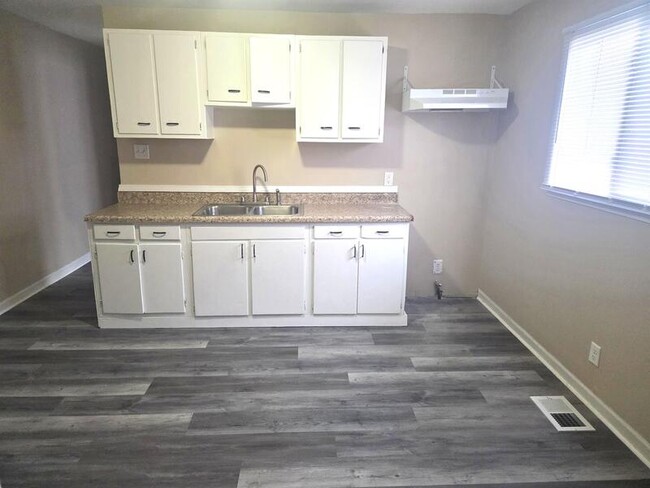 Photo - 247 S Randolph St