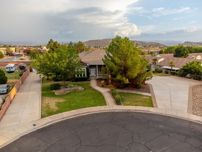 Photo - "Spacious 4-Bedroom, 4.5 Bathroom 4792 sq. ft. Retreat with Scenic Views and Cozy Fireplace in St...