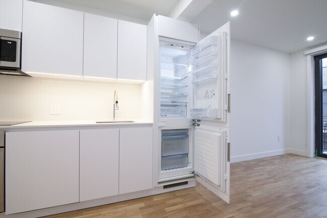 Photo - 2050 Av. Claremont Unit 14