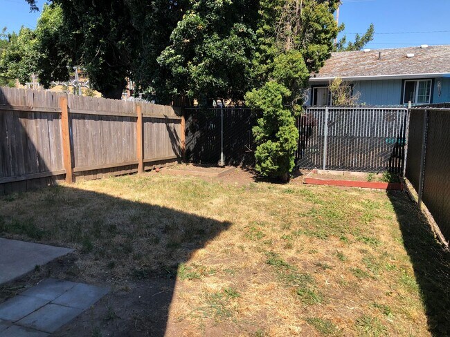 Photo - Newer 4 bed 2.5 bath duplex