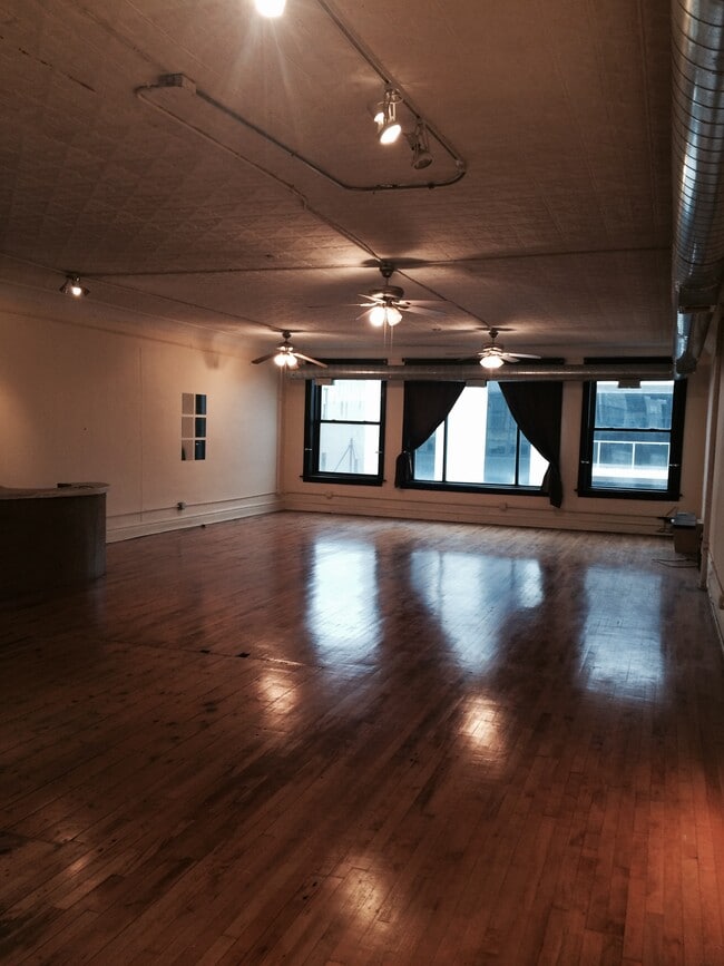 Building Photo - 1259 N Milwaukee Ave Unit 3