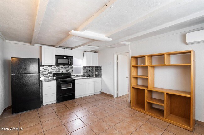 Photo - 703 W 1st Pl