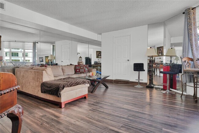 Photo - 905 Brickell Bay Dr Apartment Unit 1121