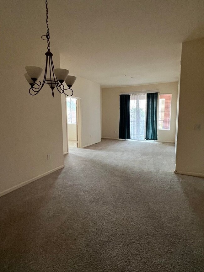 Building Photo - 39 E Agate Ave Unit 39 E Agate Ave #402