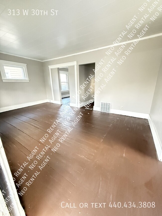 Photo - 313 W 30th St