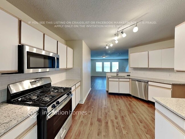 Photo - 1818 Day Lily Way