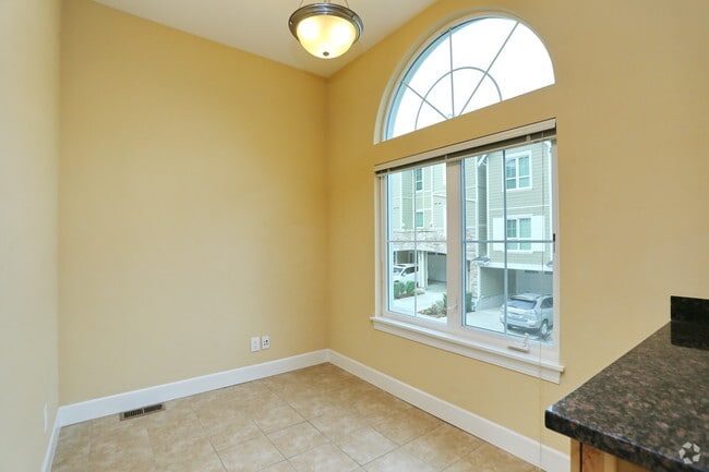3BR, 2.5BA - 1,524 SF