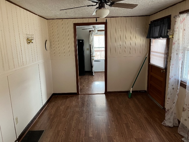 Photo - 550 Hopkins Rd