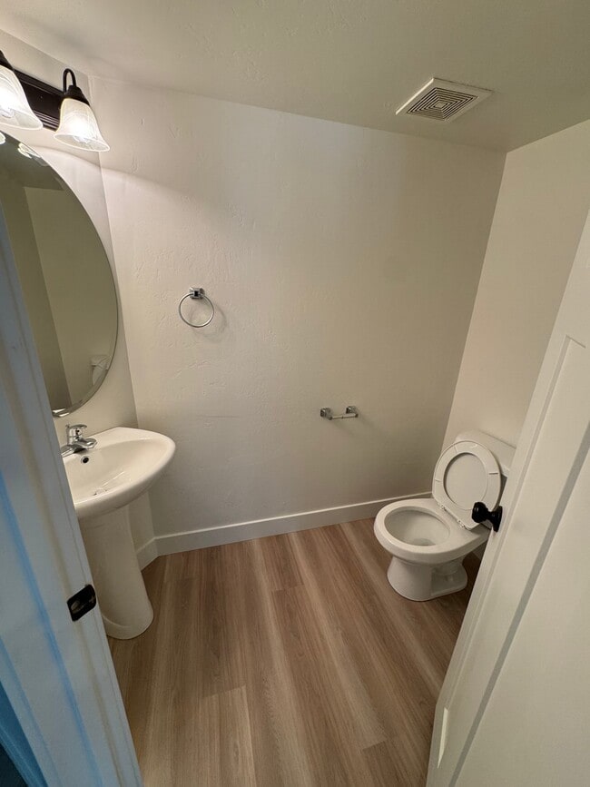 Photo - 494 340 W
