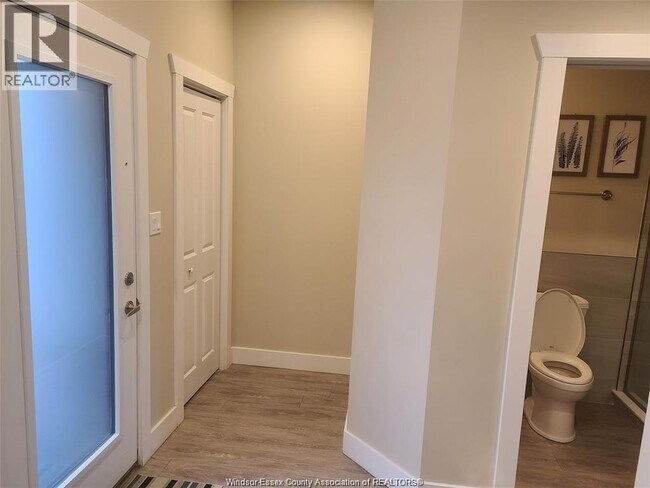 Photo - 550 Sandison St