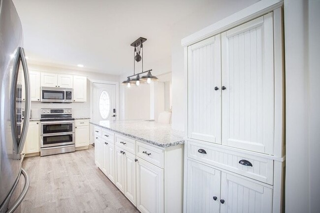 Photo - 1277 Southampton Rd Unit Apt A