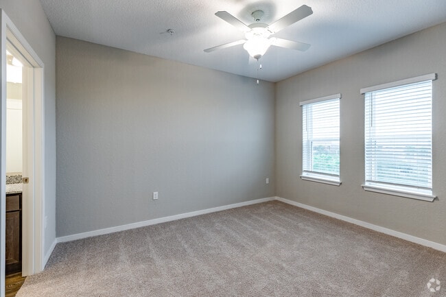 2 BR, 2 BA - 1,117SF