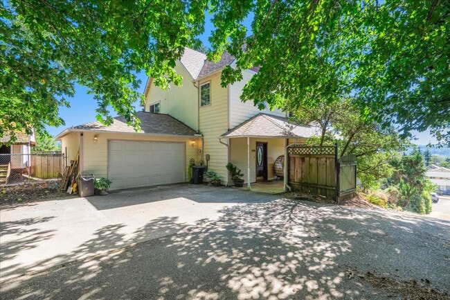 Photo - 270 N 5th St House
