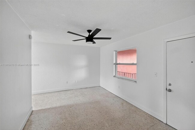 Photo - 458 SW 9th St Unidad 7