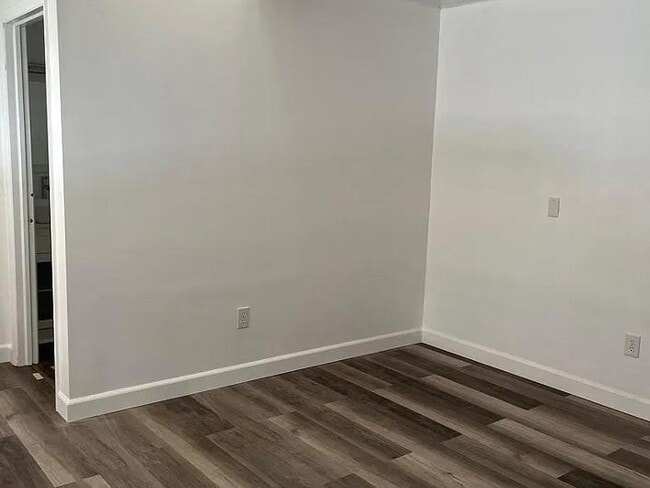 Photo - 22/28 S Main Unit 2