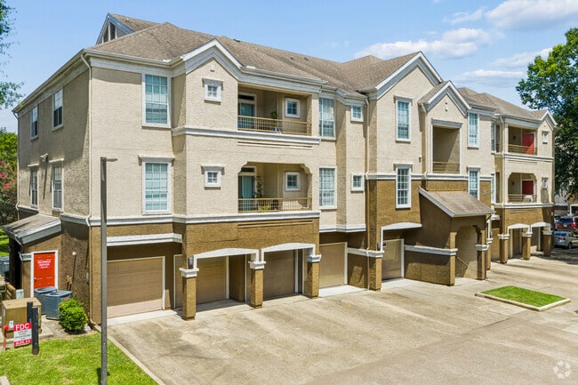 Building Photo - Cascade at Fountain Lake