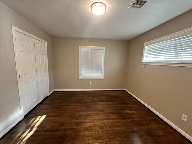 Building Photo - 14410 Castlereagh Dr Rental