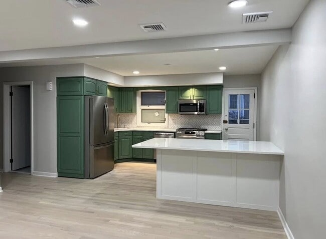 Photo - 252 Knickerbocker Rd