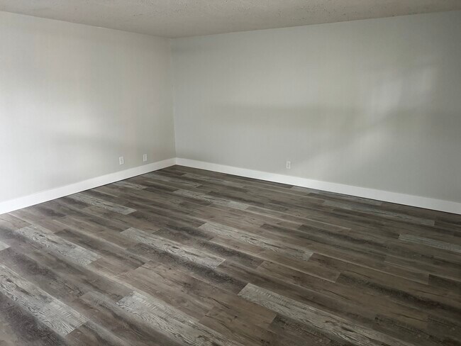 Photo - 723 W Broadway St Unit 2