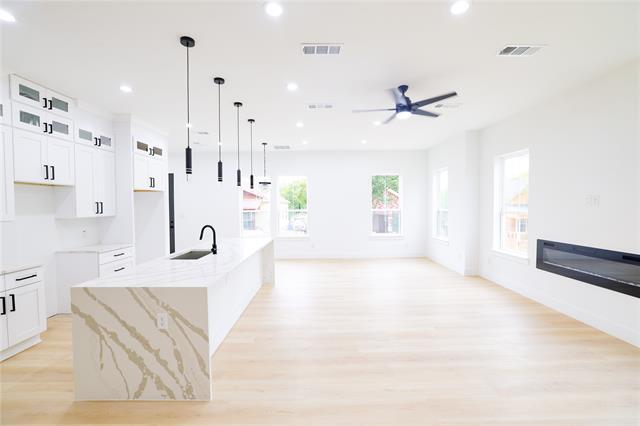 Photo - 306 E 7th St