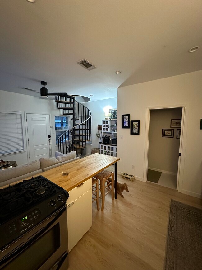 Photo - 1902 Haskell St