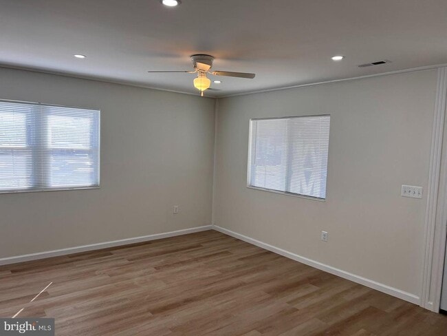 Building Photo - 1325 Fuselage Ave