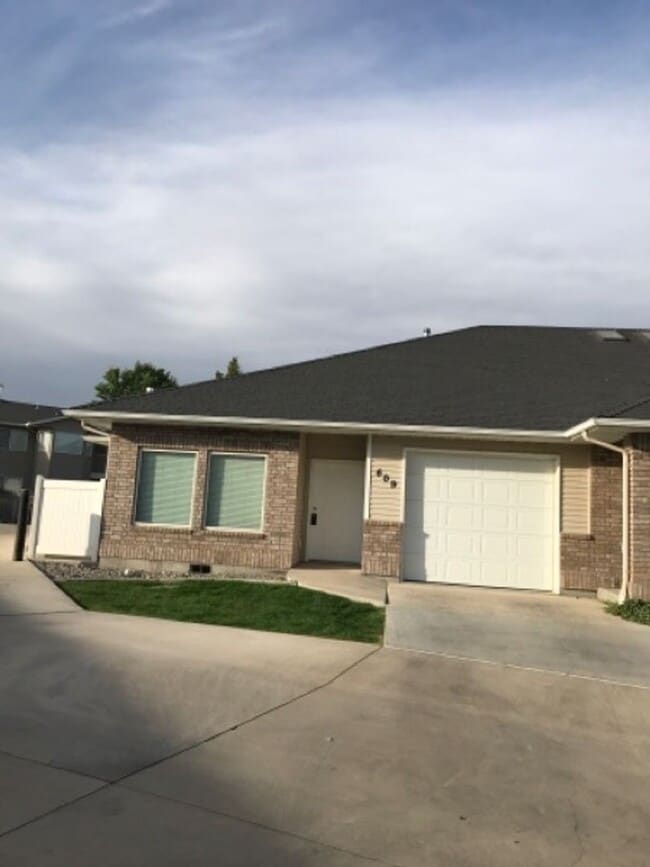 Photo - 609 Windemere Cir