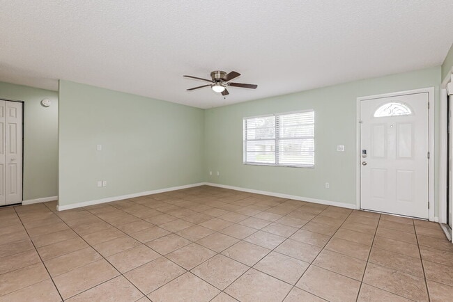 Photo - 1070 Bridlewood Way