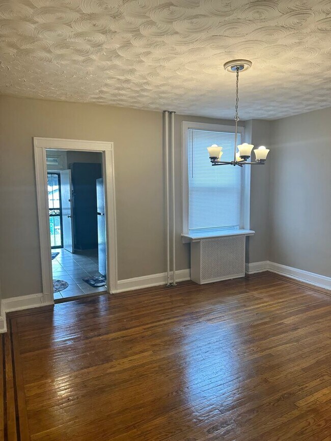 Photo - 3116 Kenyon Ave