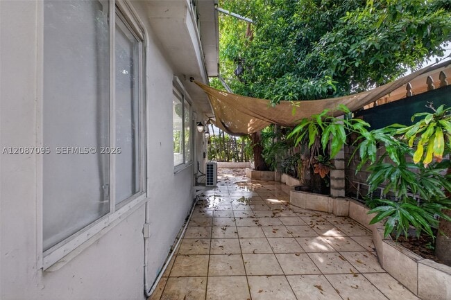 1055 SW 12th St Unit 1