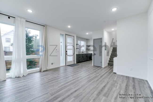 Photo - 539 S Cloverdale St