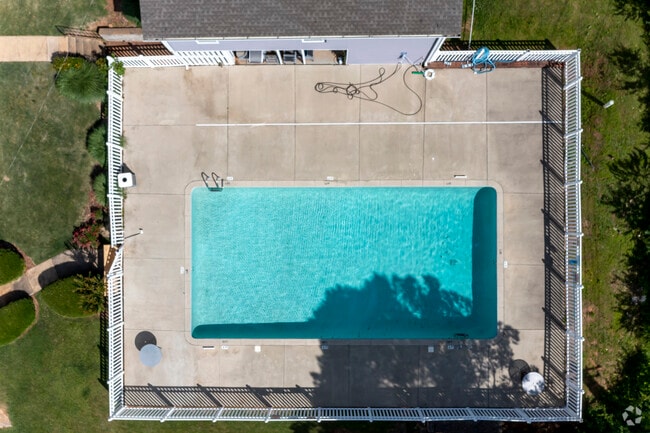 Building Photo - Homewood Heights Apartment Homes