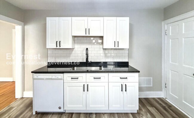 Photo - 466 E Oakland Ave