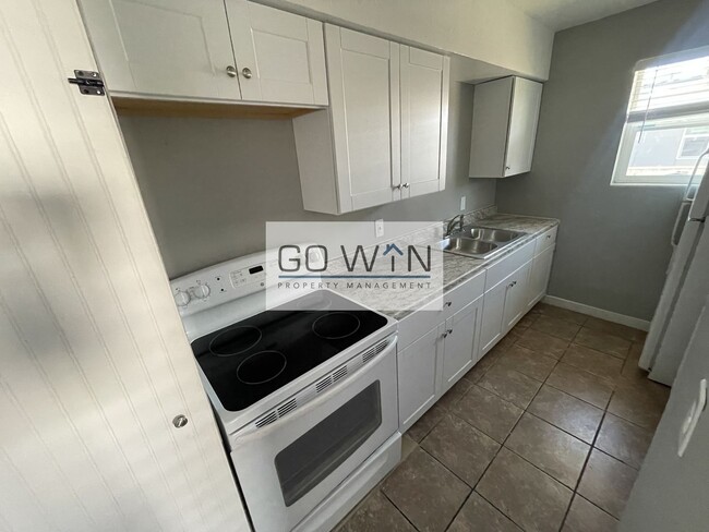 Building Photo - 245 S Allen Unit B