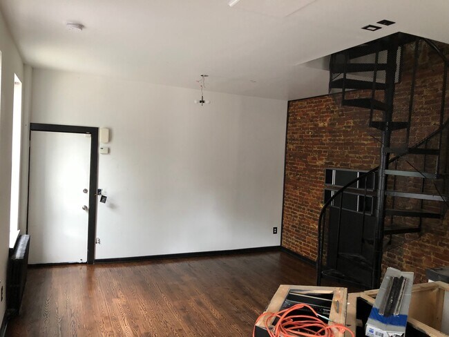 Sala de estar - 845 N 23rd St Unidad 2221 Parrish - 1st Floor Rear / 2R