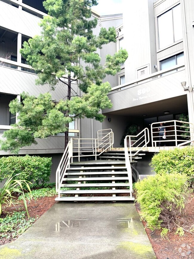 Building Photo - UPSCALE 2 BEDROOM CONDO WITH FIREPLACE, PO... Unit 110