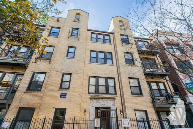 Building Photo - 930 W Dakin St Rental