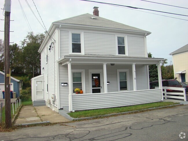 Building Photo - 11 Peck Ave Unit 2 Rental