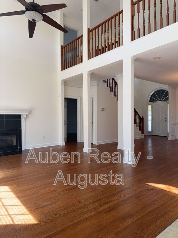 Photo - 901 McMillan Cir
