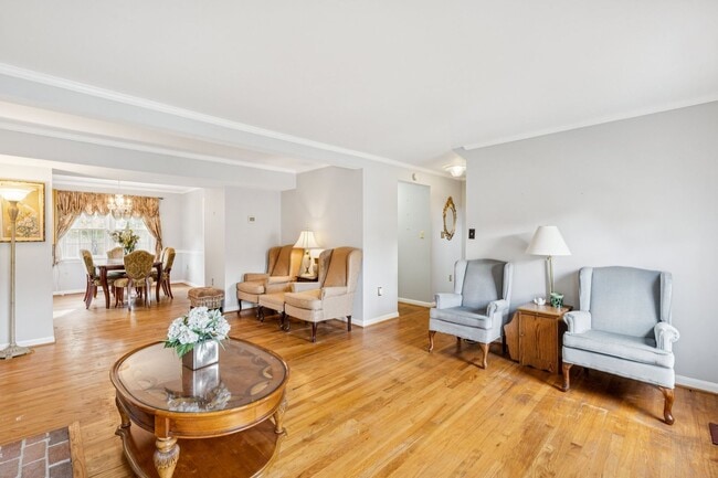 Photo - Beautifully maintained townhome on a quiet cul-de-sac in Springfield!