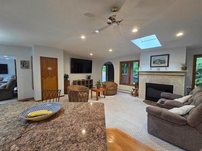 10 Bull Moose Rd