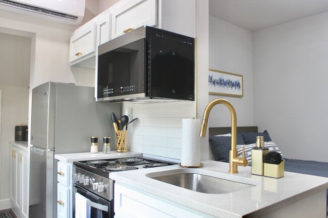 Building Photo - Rosedale Unit Rosedale Ave - B Rental